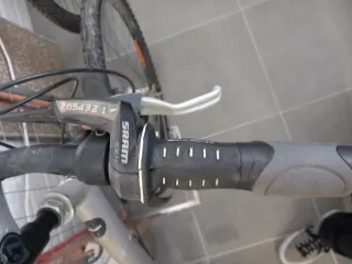 Bicicleta Híbrida B'Twin Gris