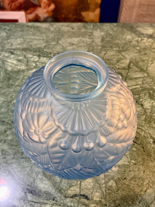 Jarrón Art Decó de cristal azul esmerilado