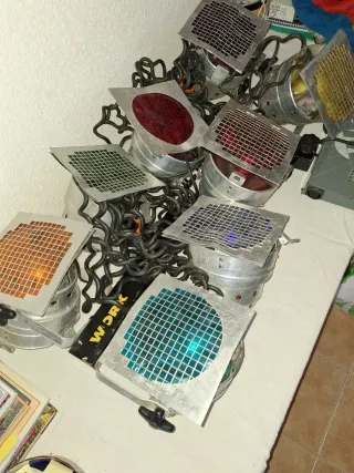 Lote 8 focos Work 300W cada uno + mesa+ filtros