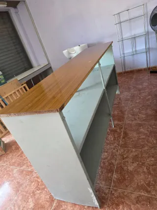 Mostrador de cristal y metal