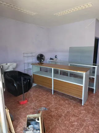 Mostrador de cristal y metal
