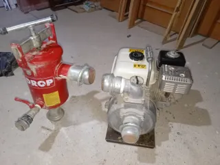 Motor de gasolina y bomba de agua