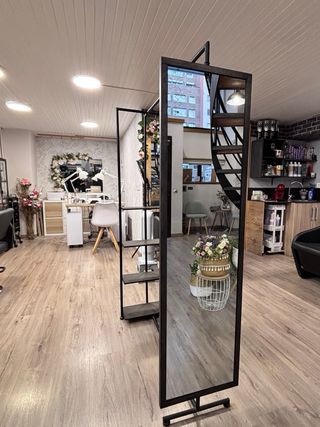 Perchero Metálico con Espejo Negro