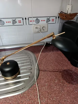 Lámpara de noche metal dorada y negra