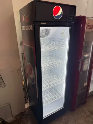Nevera expositora Pepsi Max