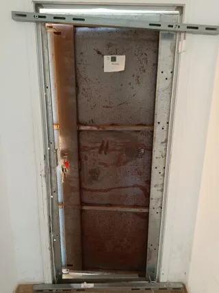 Puerta anti okupa