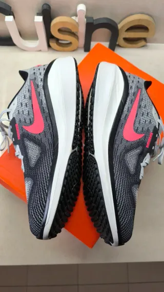 Nike Vomero 17-Talla 45 Nuevas