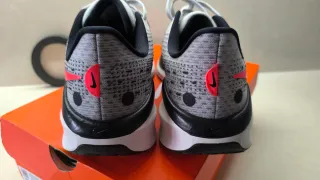 Nike Vomero 17-Talla 45 Nuevas