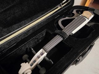 Violín Eléctrico Harley Benton + Arco + Estuche