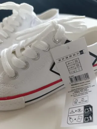 Deportivas blancas niña