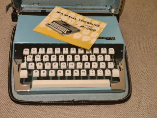 Máquina de escribir NIPPO P-200 (Japón, 1970)
