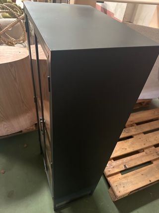 Vinoteca de madera y metal