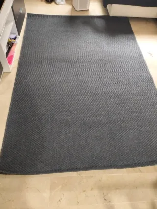 Alfombra gris de tela