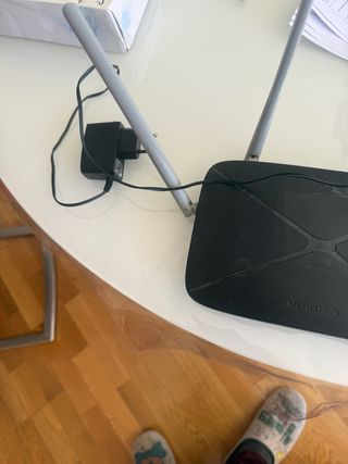 Router MERCUSYS con antenas