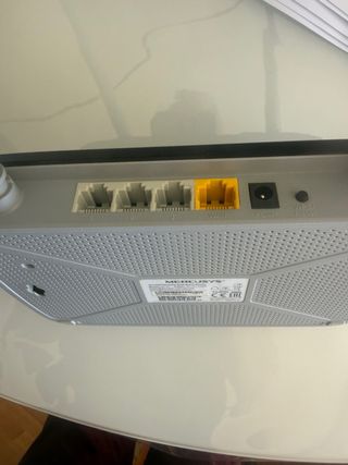 Router MERCUSYS con antenas