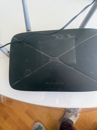 Router MERCUSYS con antenas