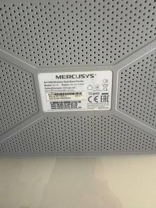 Router MERCUSYS con antenas