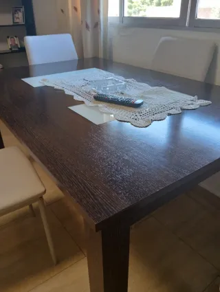 Mesa de madera con 6 sillas