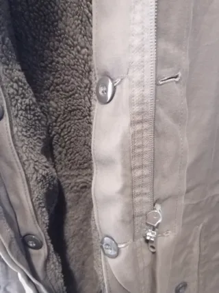 Chaqueta militar verde con capucha