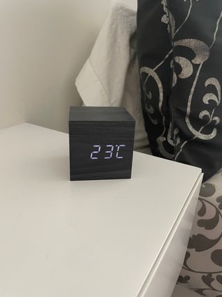 Reloj despertador LED diseño moderno