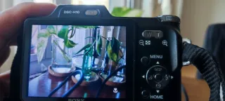 Cámara Sony Cyber-shot 8.1 MP Zoom 10x con trípode