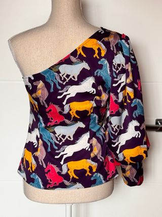 Blusa asimétrica Minueto caballos multicolor