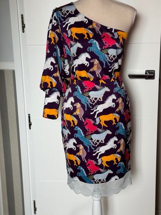 Blusa asimétrica Minueto caballos multicolor