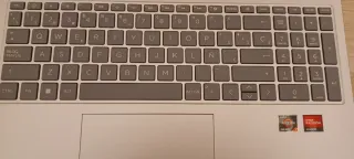 Portátil HP Ryzen 7 7740U Plata