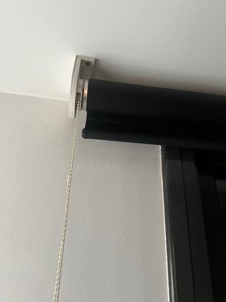 Estor enrollable negro