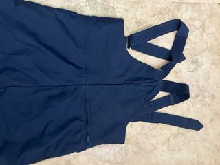 Mono de esquí azul con tirantes