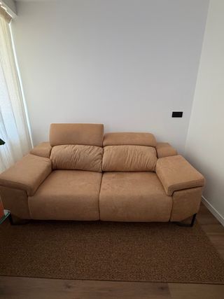 Sofá de 2 plazas en tela color beige