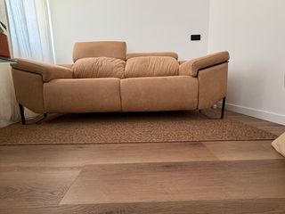 Sofá de 2 plazas en tela color beige