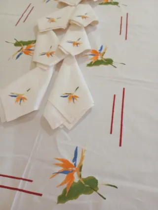 Mantelería bordada a mano flores Estrelitzia