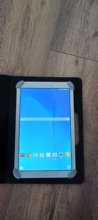 Tablet Samsung Negra y Blanca