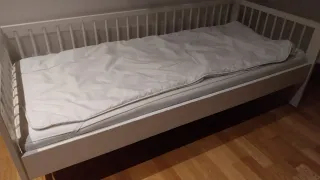 Cama infantil blanca estilo Ikea