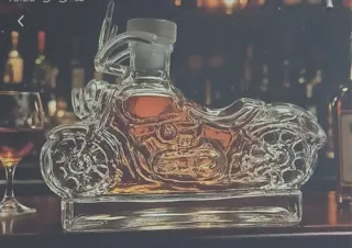 Botella de cristal con forma de moto