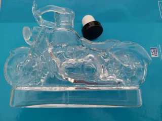 Botella de cristal con forma de moto