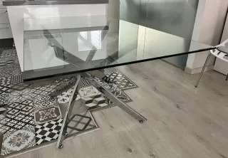Mesa de comedor cristal y metal