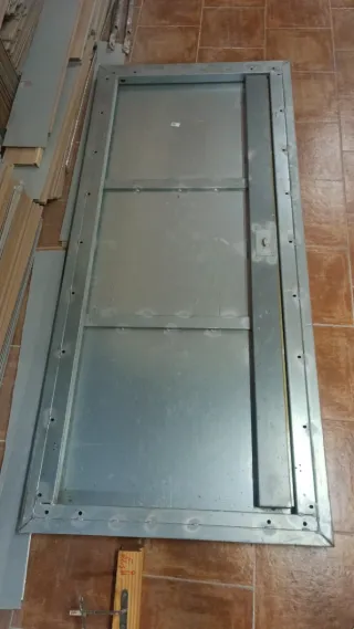 Puerta antiocupa, forrado efecto madera 203*95