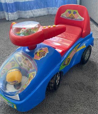 Coche de paseo infantil azul y rojo
