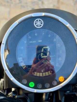 Yamaha XSR 125 LEGACY Negra y Dorada