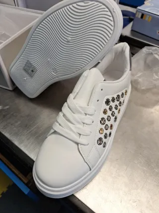 Snickers donna bianche con borchie