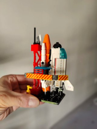 Figuras LEGO montadas. Diferentes modelos