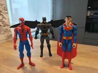 Figuras de Superhéroes (Batman, Superman, Spiderma