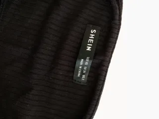 Vestido negro ajustado tirantes