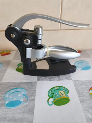 Sacacorchos de metal y plástico