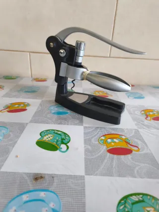 Sacacorchos de metal y plástico