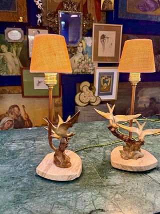 Pareja de lamparas de mesa Art Decó con pajaros