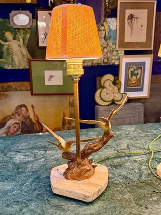 Pareja de lamparas de mesa Art Decó con pajaros