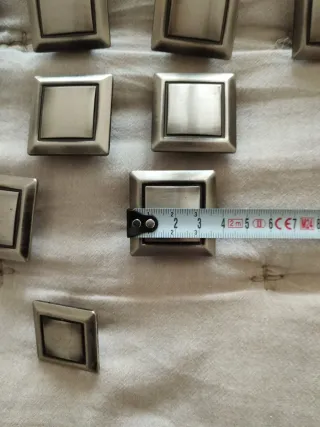 Tiradores de puerta metálicos